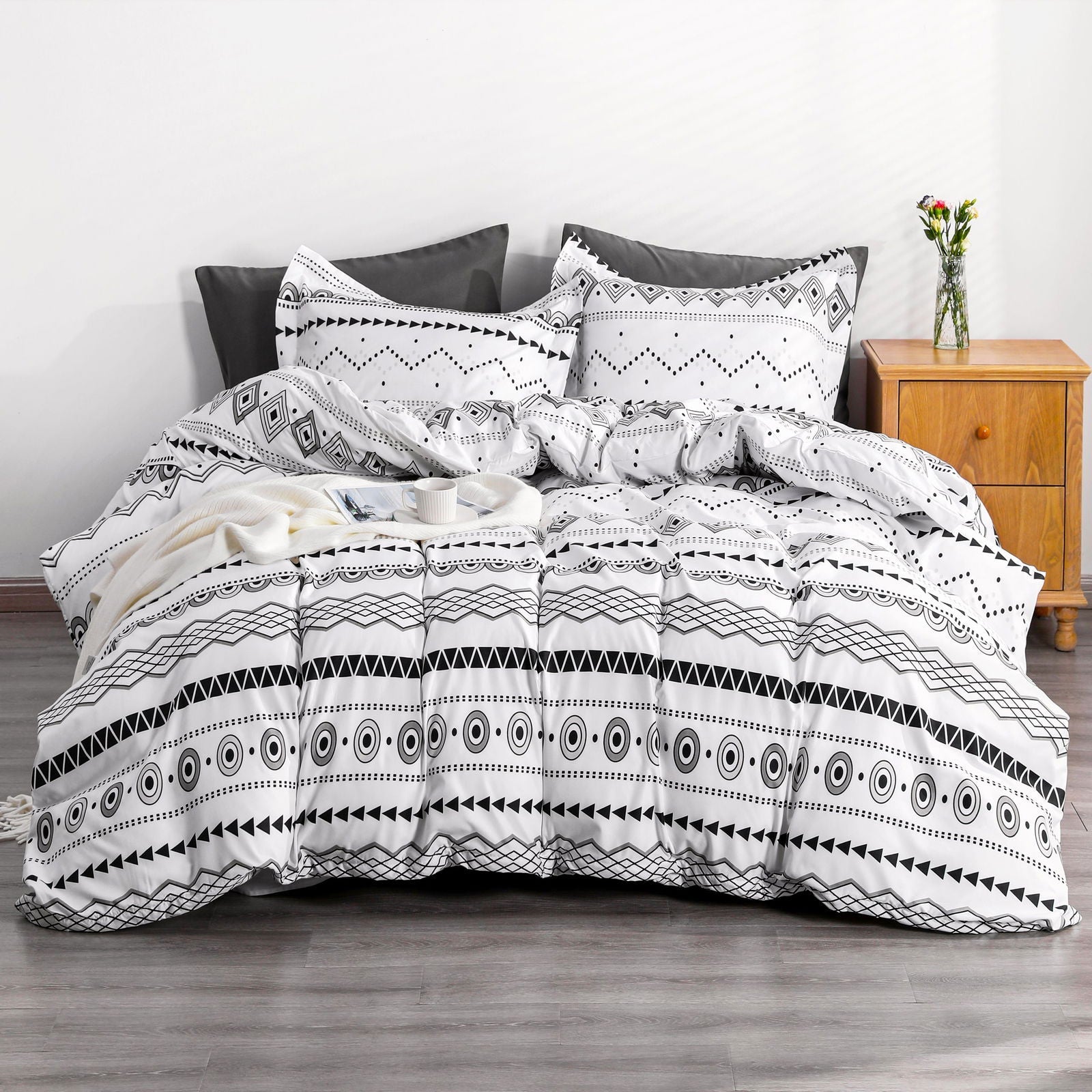 2/3 Pieces Geometry Pattern Microfiber Duvet Cover Set detail view by Fasiano