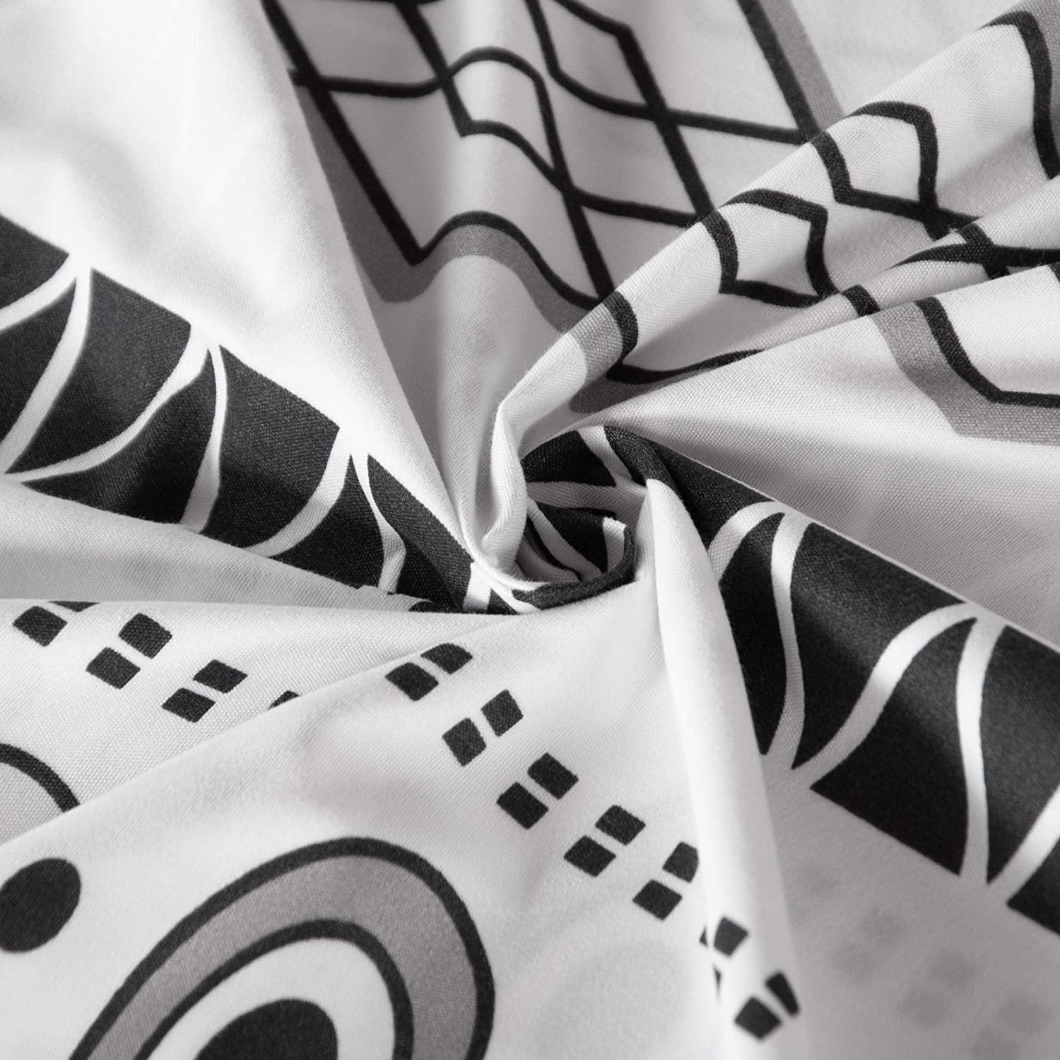 2/3 Pieces Geometry Pattern Microfiber Duvet Cover Set texture view by Fasiano