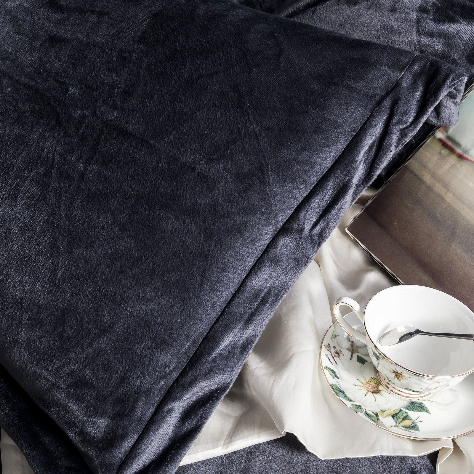 3 Pieces Luxury Velvet Flannel Duvet Cover Set texture view by Fasiano