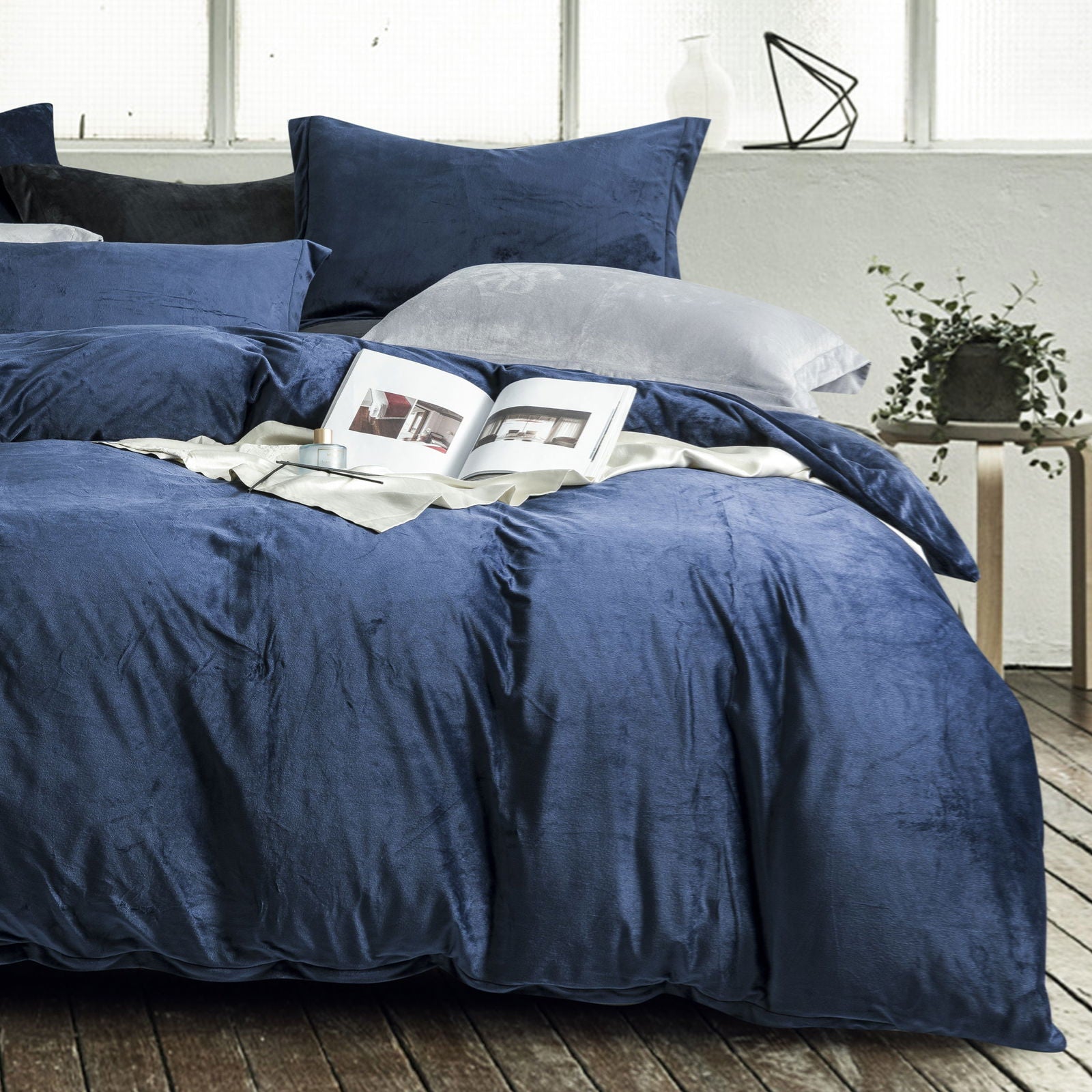 3 Pieces Luxury Velvet Flannel Duvet Cover Set texture view by Fasiano