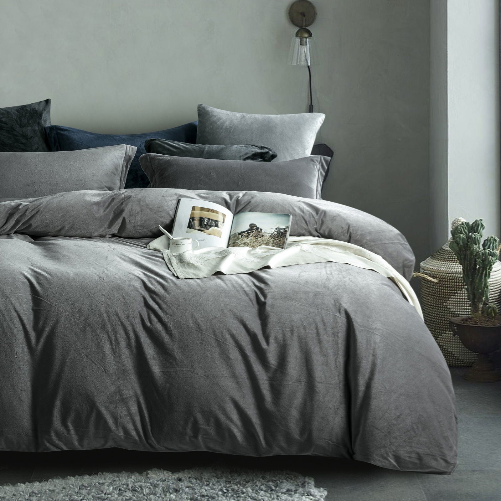 3 Pieces Luxury Velvet Flannel Duvet Cover Set texture view by Fasiano
