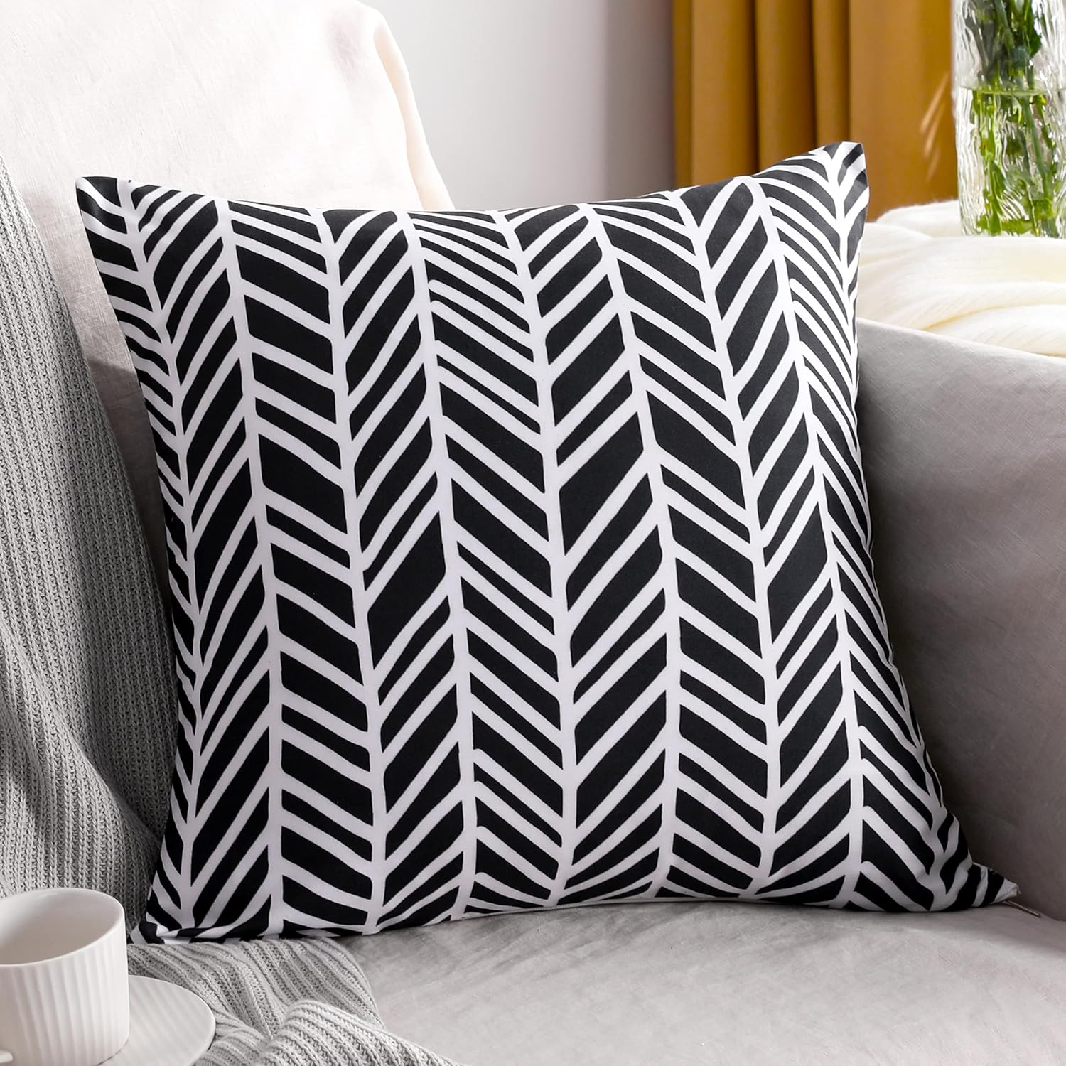 Microfiber Geometric Throw Pillow Cover – Black & White (18"x18")
