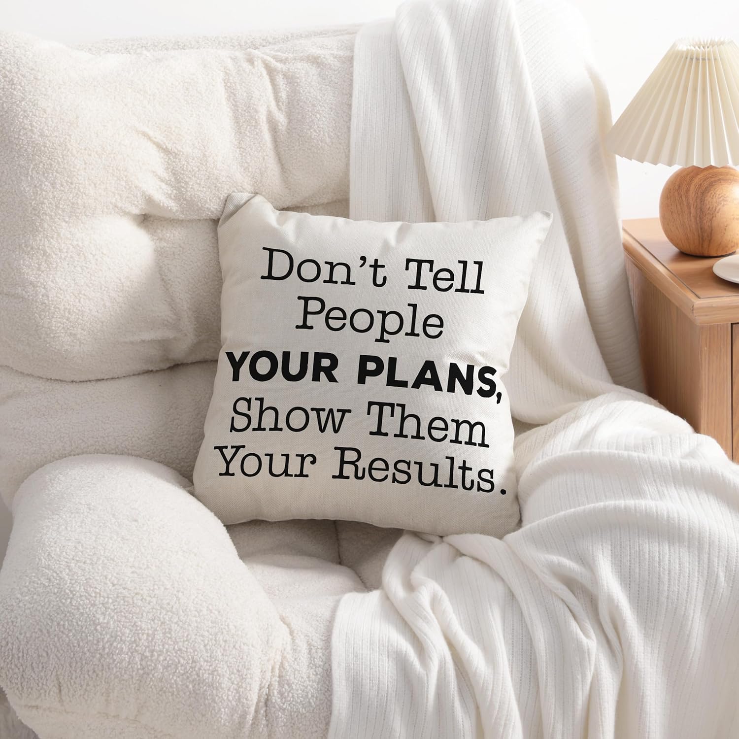 Linen Throw Pillow Cover – Never Give Up Quote, 18x18