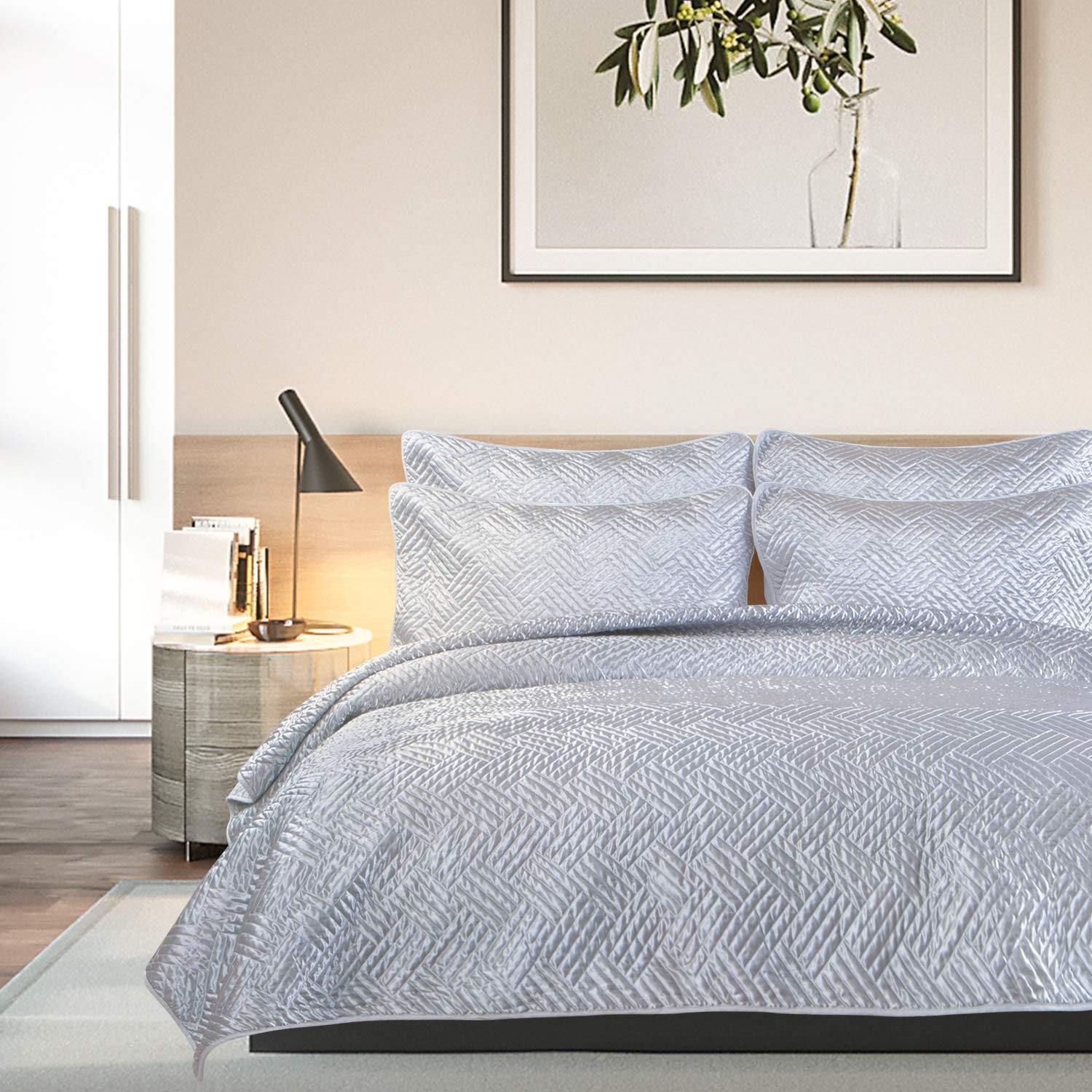 Satin Quilt Set - Solid Color, Soft & Luxurious Bedding detail view by Fasiano