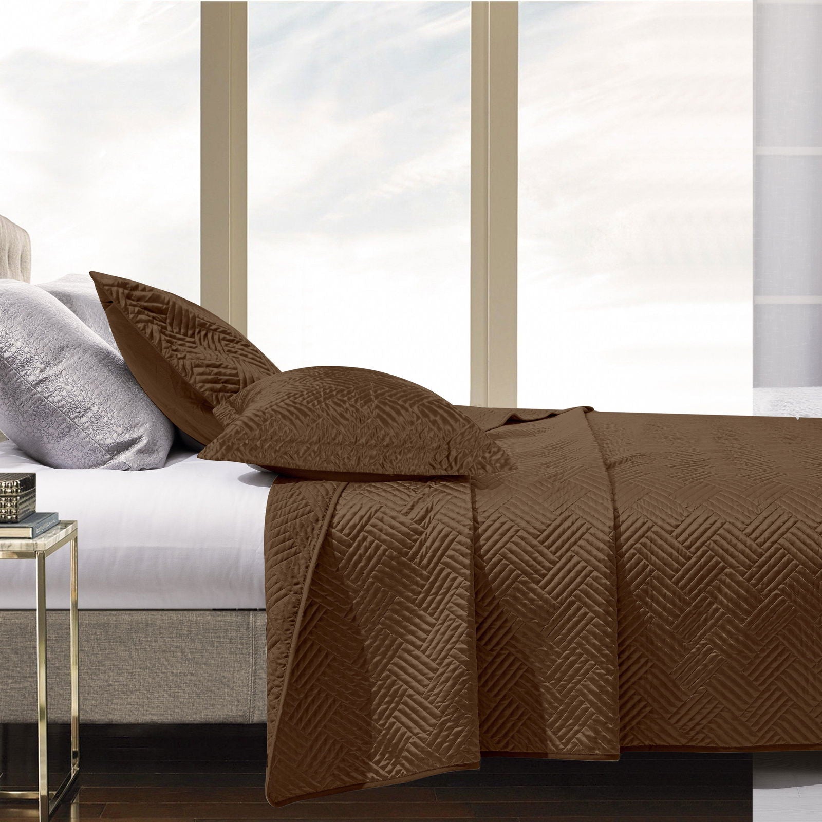 Satin Quilt Set - Solid Color, Soft & Luxurious Bedding detail view by Fasiano