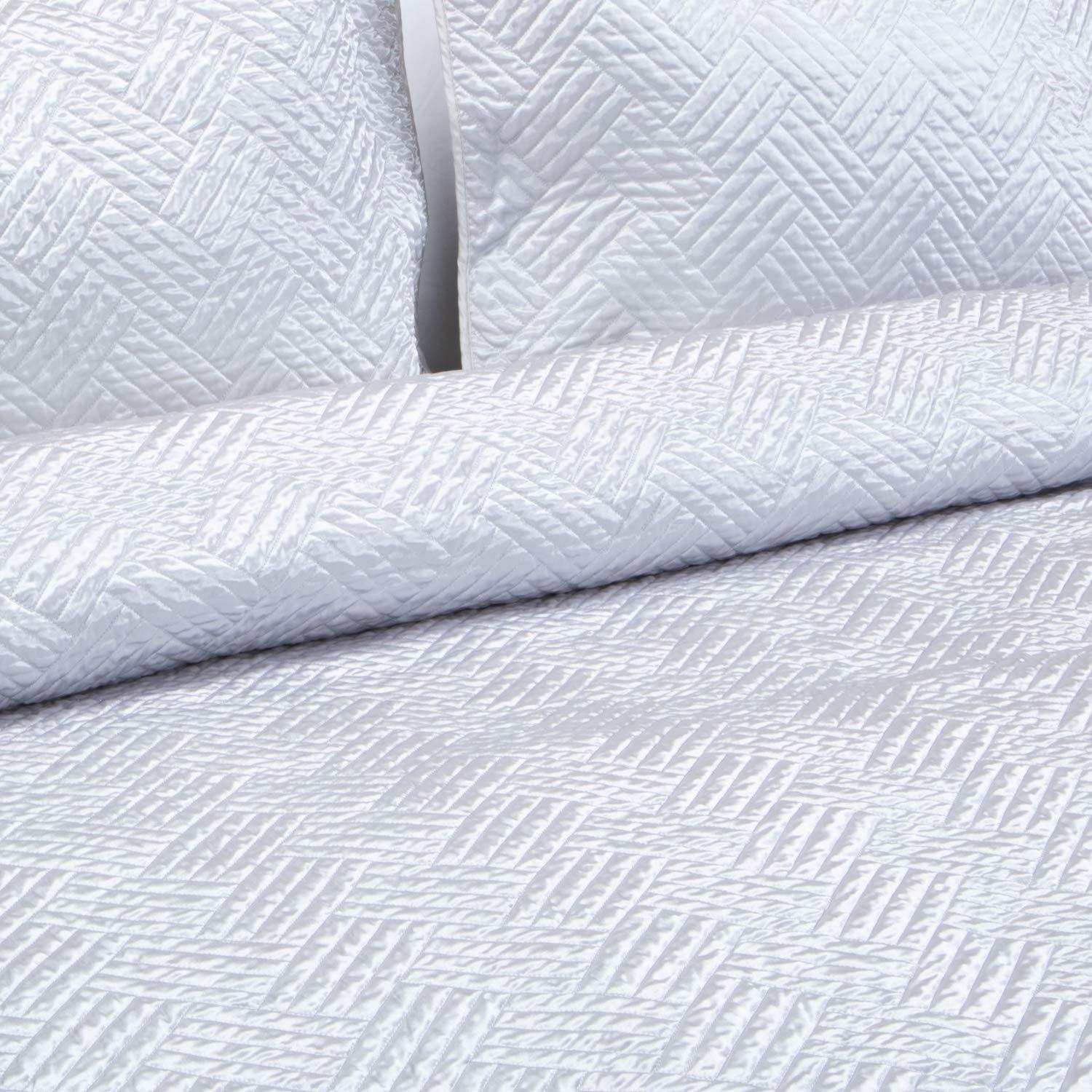 Satin Quilt Set - Solid Color, Soft & Luxurious Bedding texture view by Fasiano